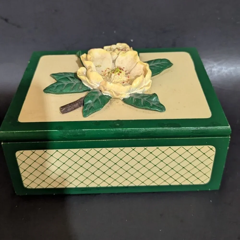 vintage Handpainted Green  Cream trinket jewelry ‎ Box With 3D Magnolia Flower